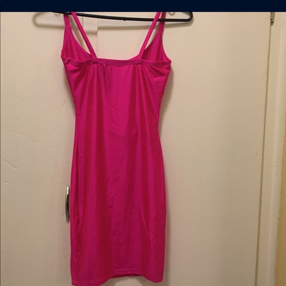 Dresses - Picture 3 of 7